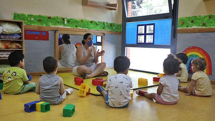 Una classe a l&#039;escola amb mesures contra la covid.