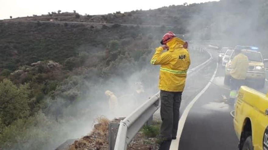 Els equips remullant la zona al matí