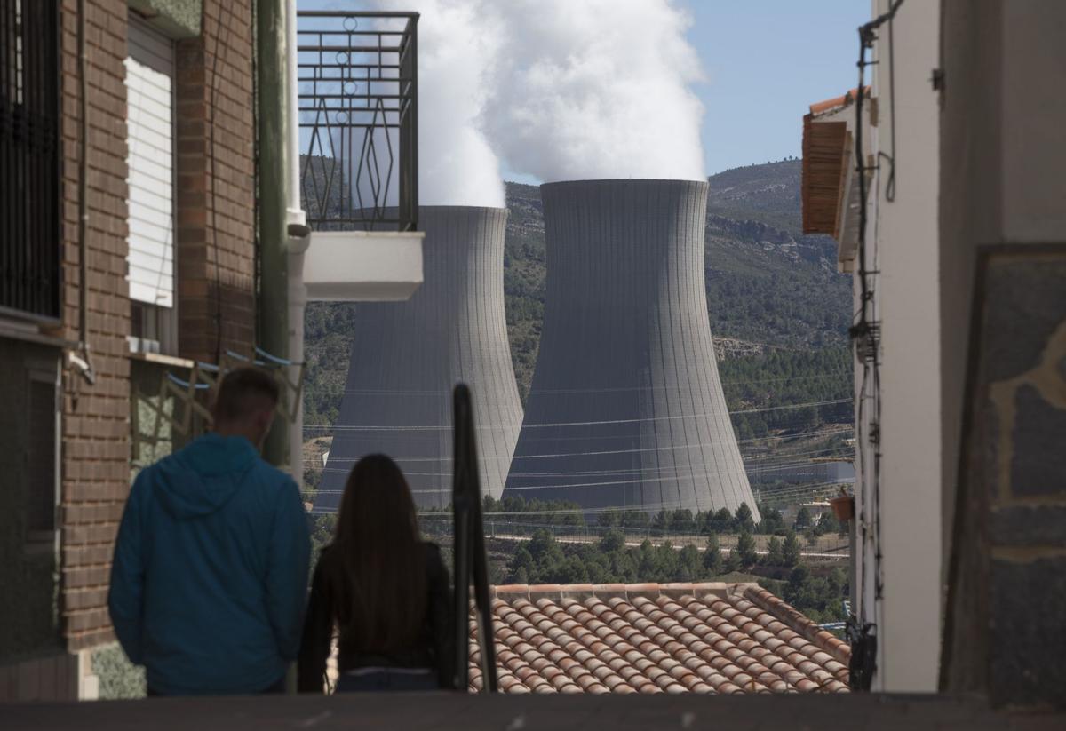 Torres de refrigeración de la central nuclear de Cofrentes.