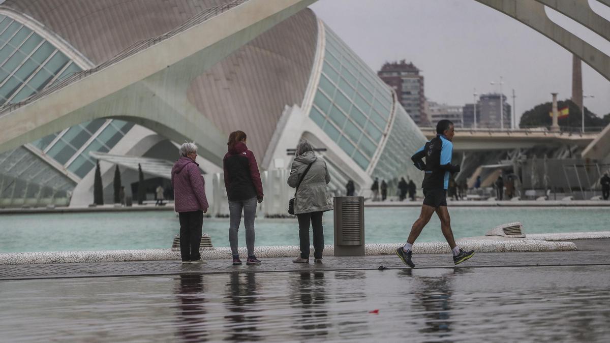 Una imagen de un día lluvioso en la Ciudad de las Artes y de las Ciencias de València