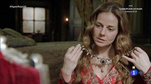 La marquesa de Santillana amb el collaret, a l’escena d’’Águila Roja’ (TVE-1).