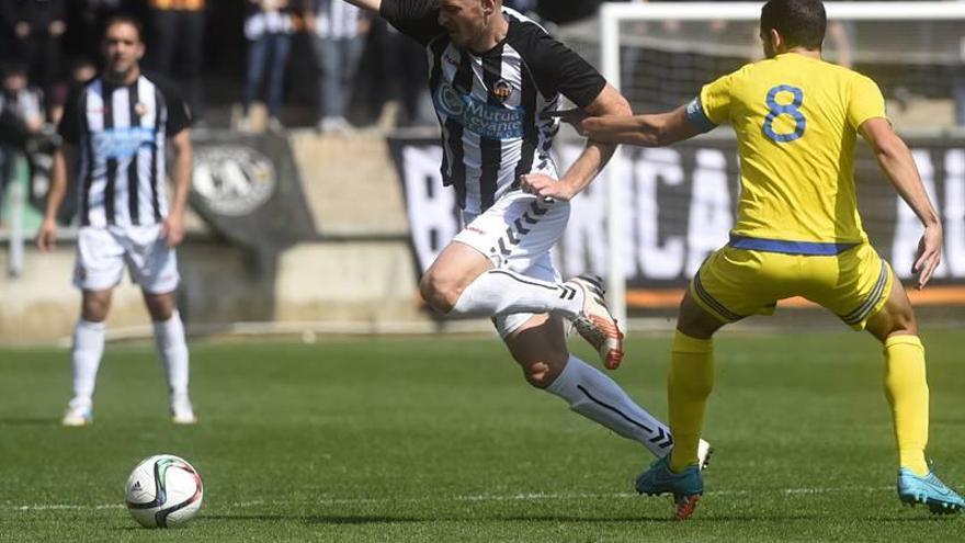 El Torrevieja acaba con la racha del Castellón en Castalia (1-2)