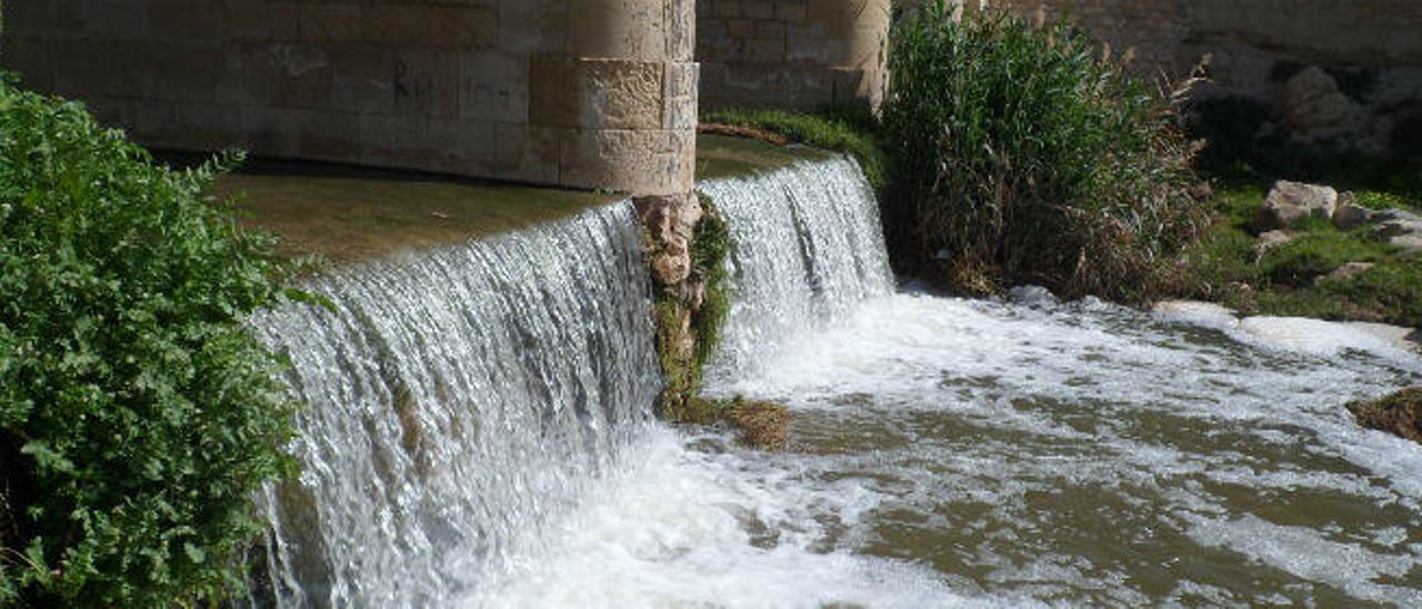 Los regantes no podrán aprovechar el agua depurada que se tira al río Seco hasta 2020