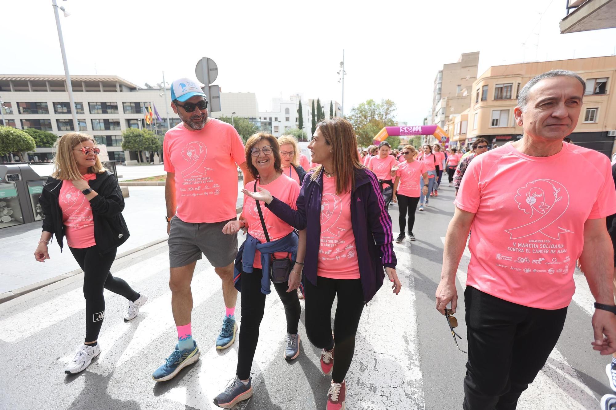 Las imágenes de la Marcha contra el Cáncer de Mama en Almassora