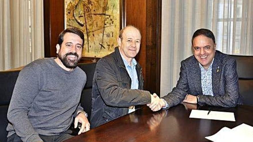 Jordi Serracanta, Lluís Lázaro i Valentí Junyent, durant la firma