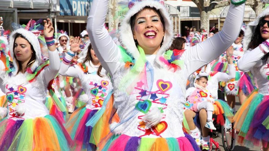 El Carnaval porta alegria al centre històric de Castelló i la marina d&#039;Empuriabrava.