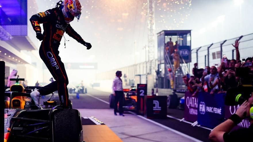 Verstappen se baja de su monoplaza. |  Antonin Vincent