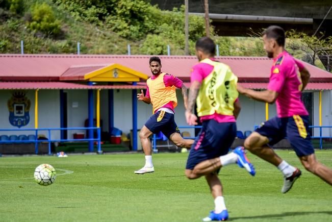 Entrenamiento de la UD LAS PALMAS en Barranco ...