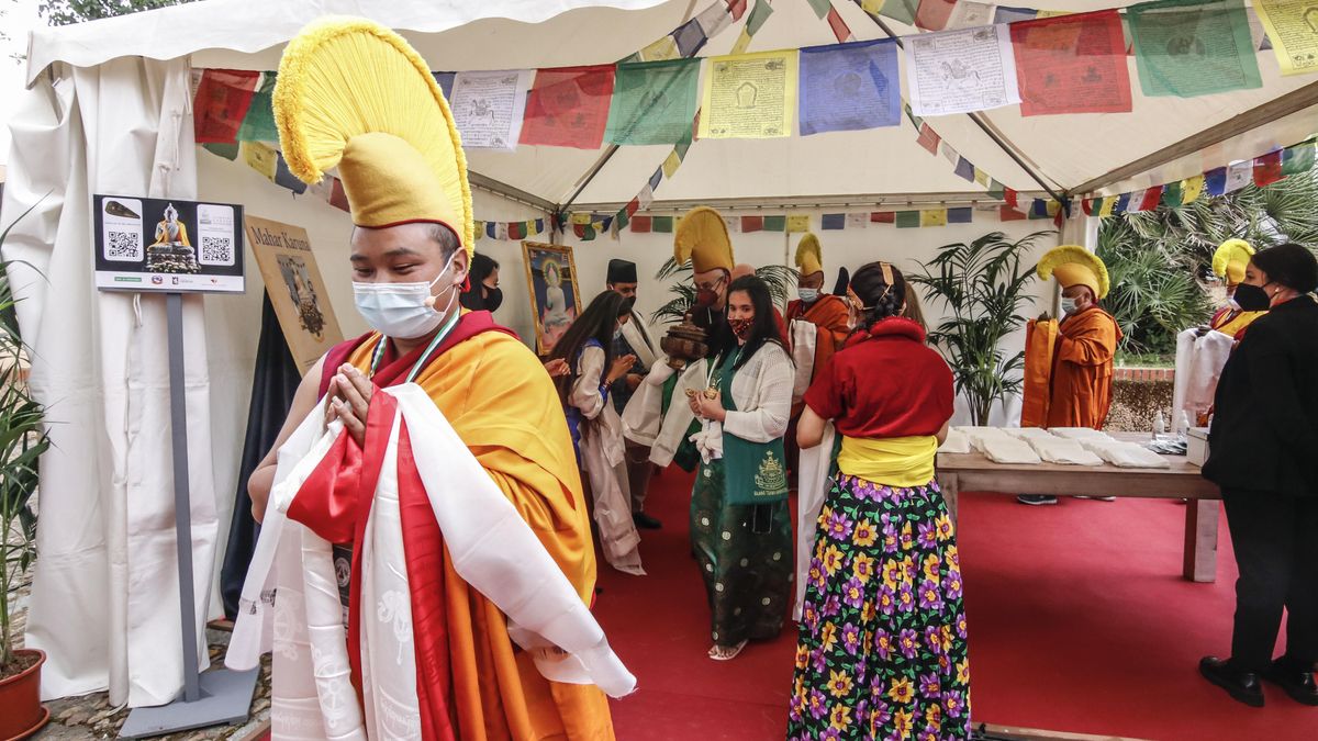 Una de las visitas realizadas por la delegación nepalí a Cáceres. La imagen está captada en el Museo Pedrilla.