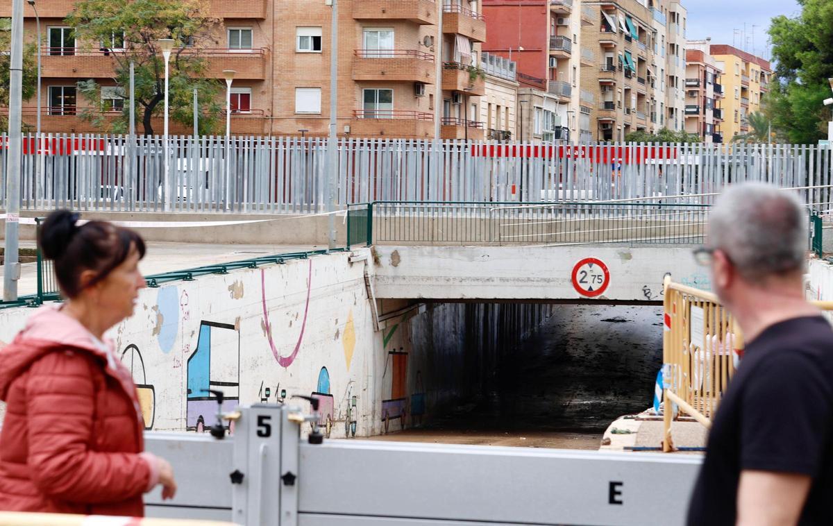 Túnel de Aldaia tras desbordarse anoche el barranco de la Saleta.