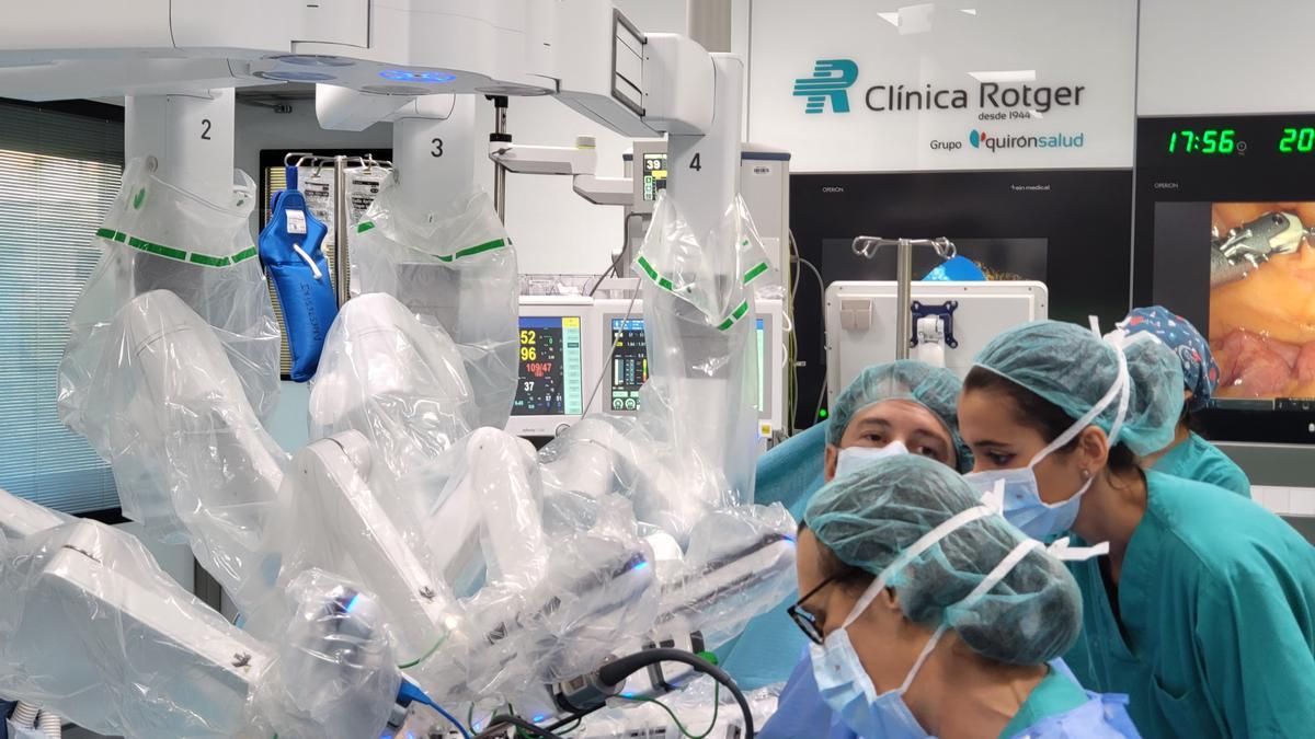 El robot Da Vinci Xi ya está operativo en el Área Quirúrgica de Clínica Rotger.