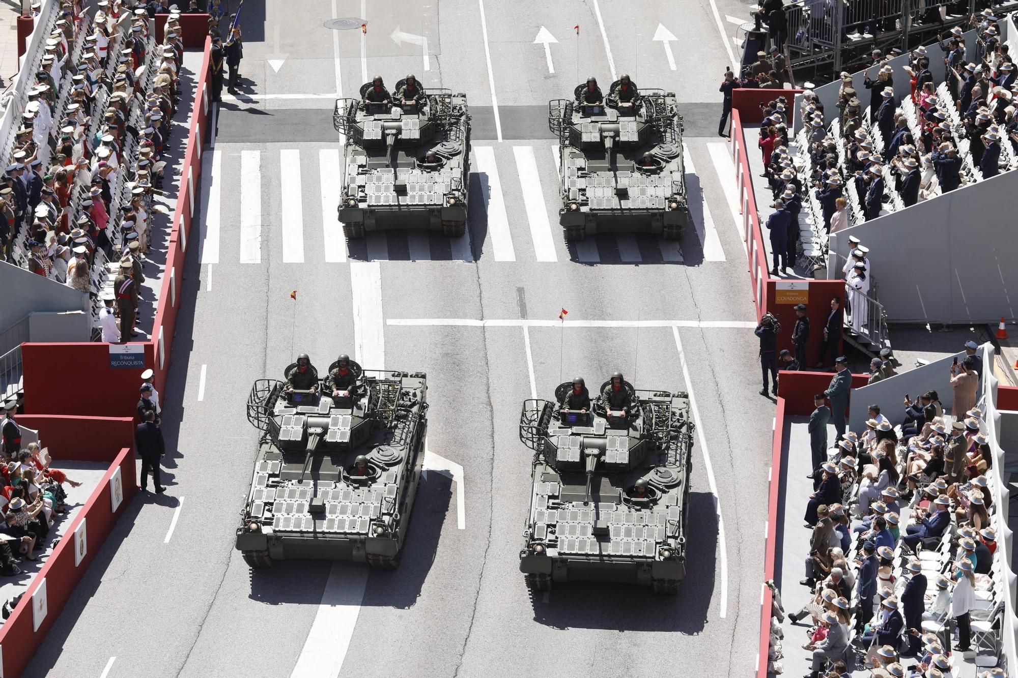 EN IMÁGENES: Así fue el multitudinario desfile en Oviedo por el Día de las Fuerzas Armadas