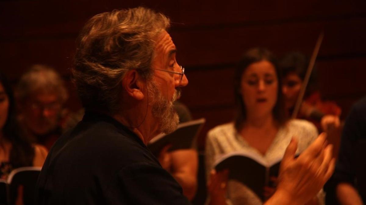 zentauroepp40478017 jordi savall dirigint un dels assajos de les  vespres de mon171011140056