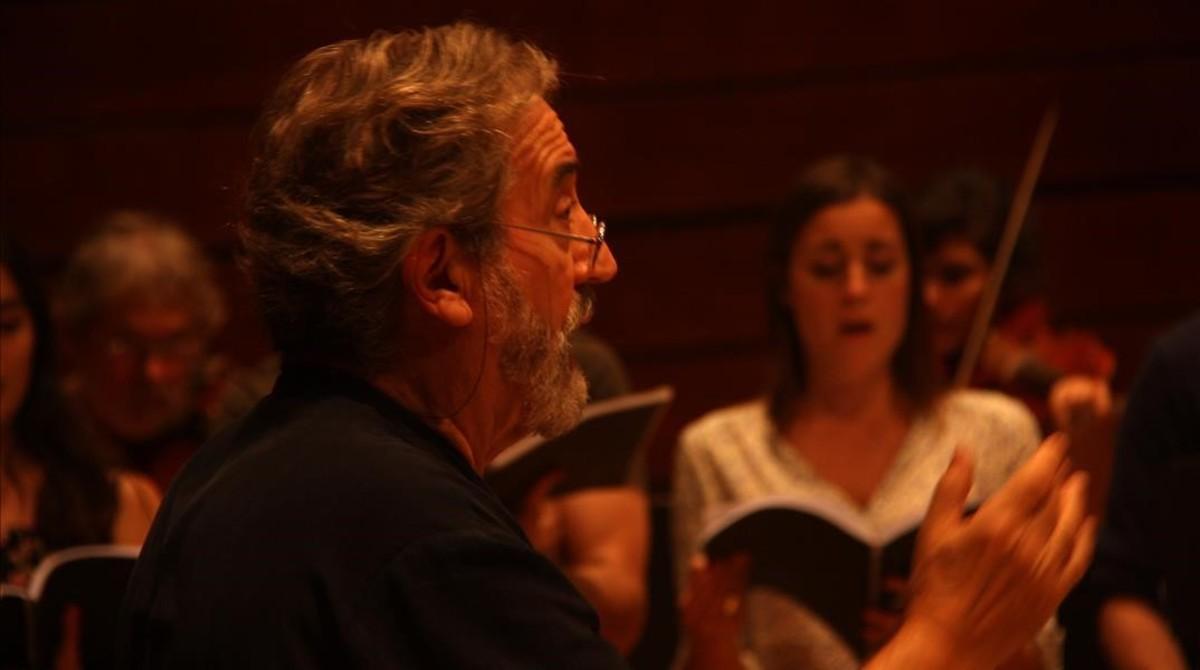 zentauroepp40478017 jordi savall dirigint un dels assajos de les  vespres de mon171011140056