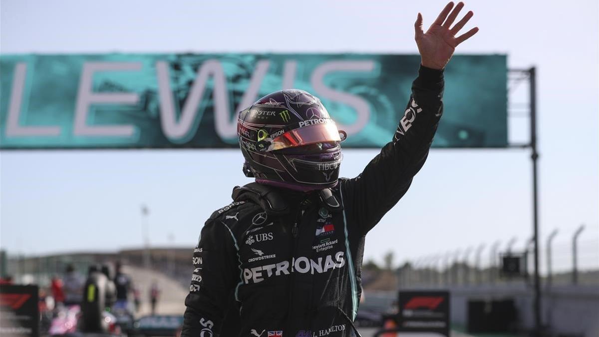 Lewis Hamilton celebra la 'pole' en el GP de Portugal.
