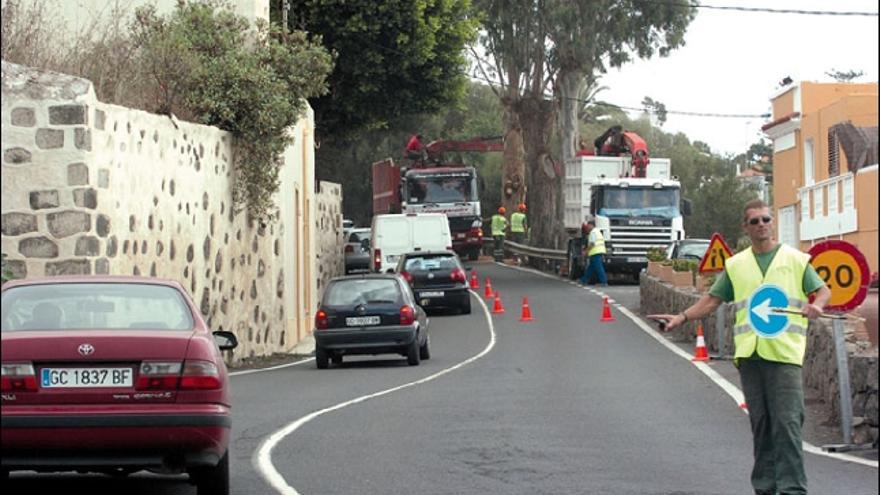 Un atasco en la carretera del Centro, a la entrada a Santa Brígida.