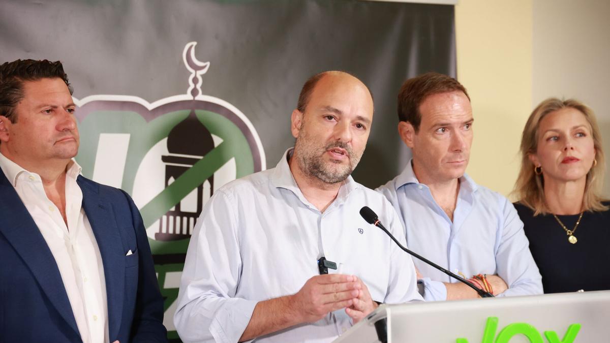 El portavoz local de Vox en Sevilla, Gonzalo García de Polavieja, en la rueda de prensa celebrada este martes.
