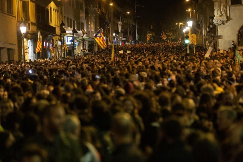 Protesta frente a la Jefatura de Vía Laietana