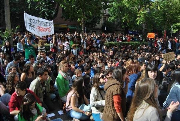 Imágenes de la protesta de estudiantes en Cáceres y la carga policial