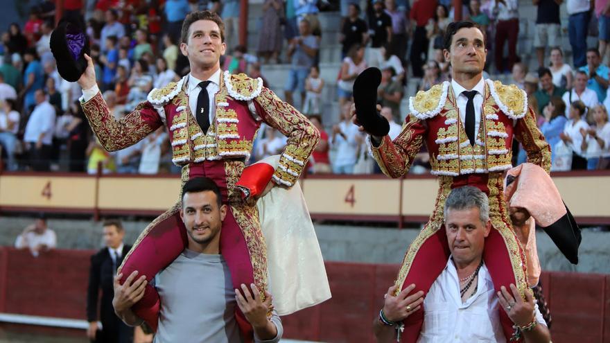 Paco Ureña y Ginés Marín triunfan en la primera de Navaluenga