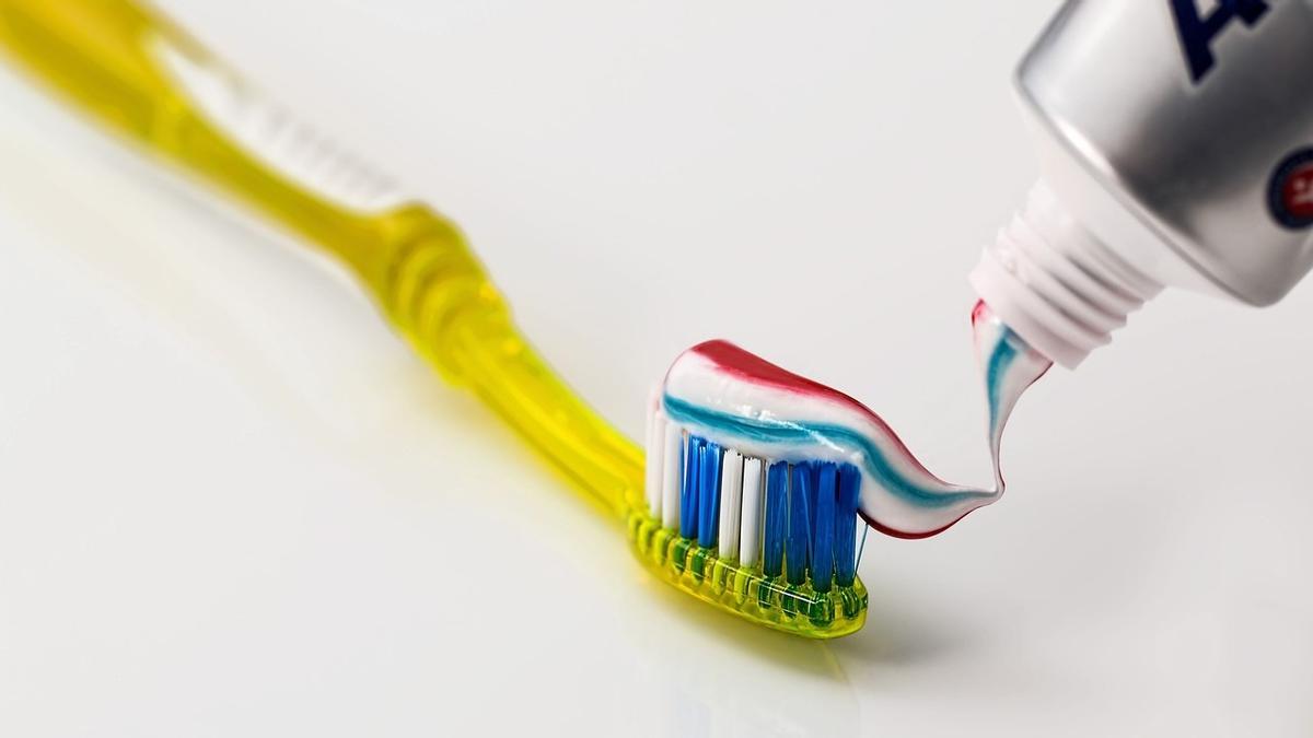 Qué está pasando con la pasta de dientes y por qué te puede ayudar a superar la ITV del coche