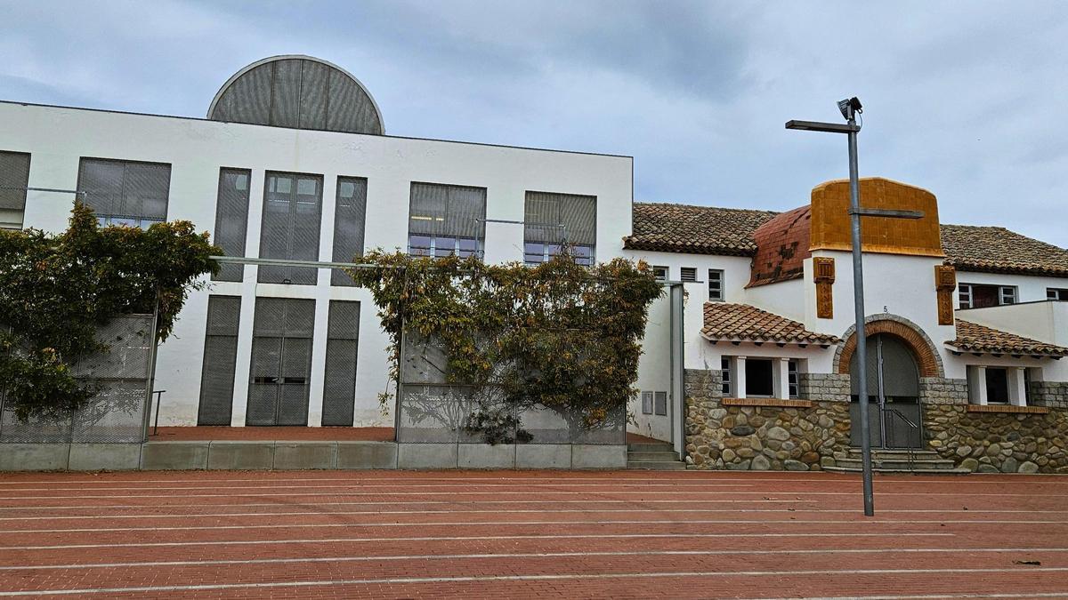 Imatge de la façana de l'Escola Agustí Gifre que és on està prevista la principal inversió del pressupost.