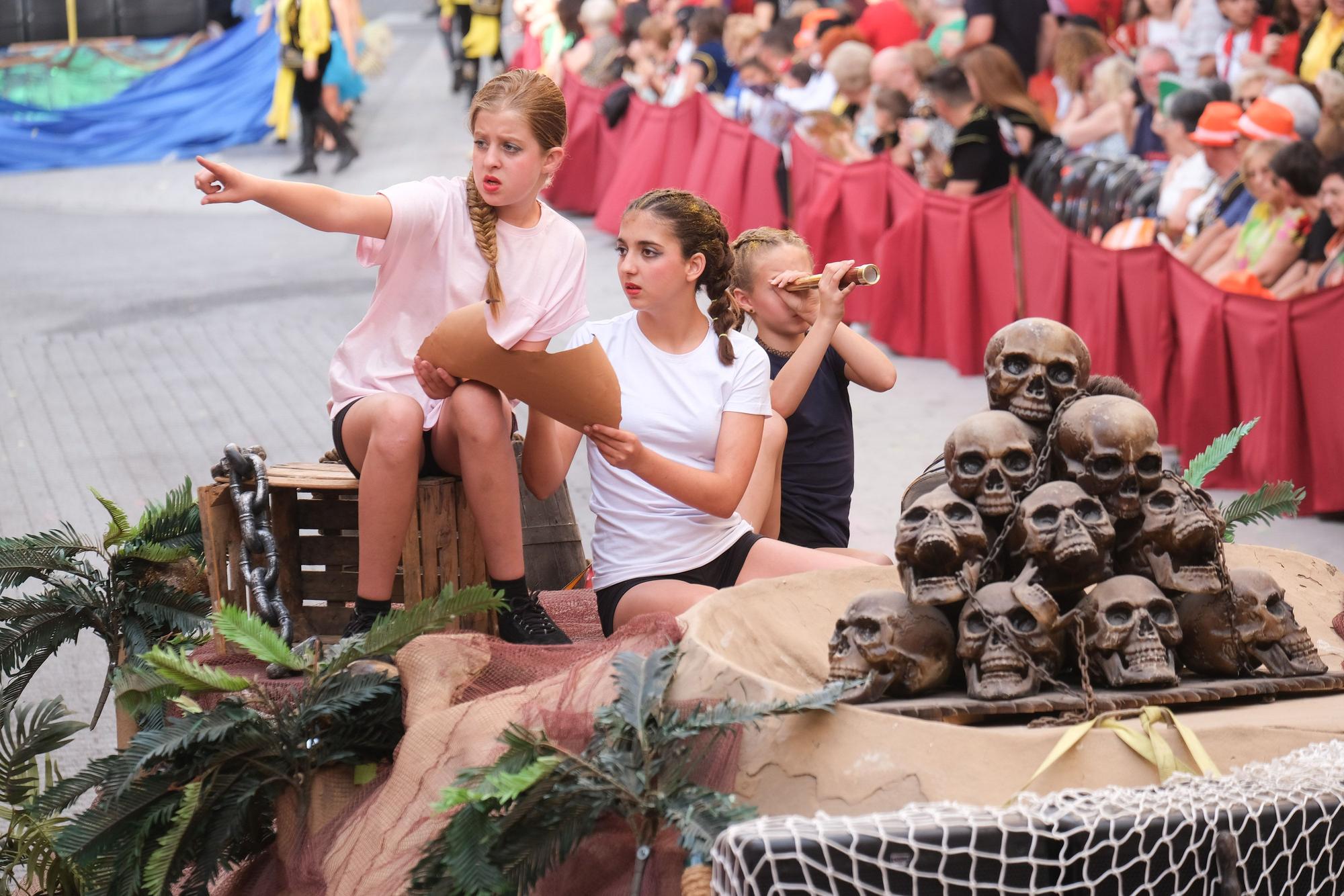 Genios y tesoros en el Desfile Infantil de Elda