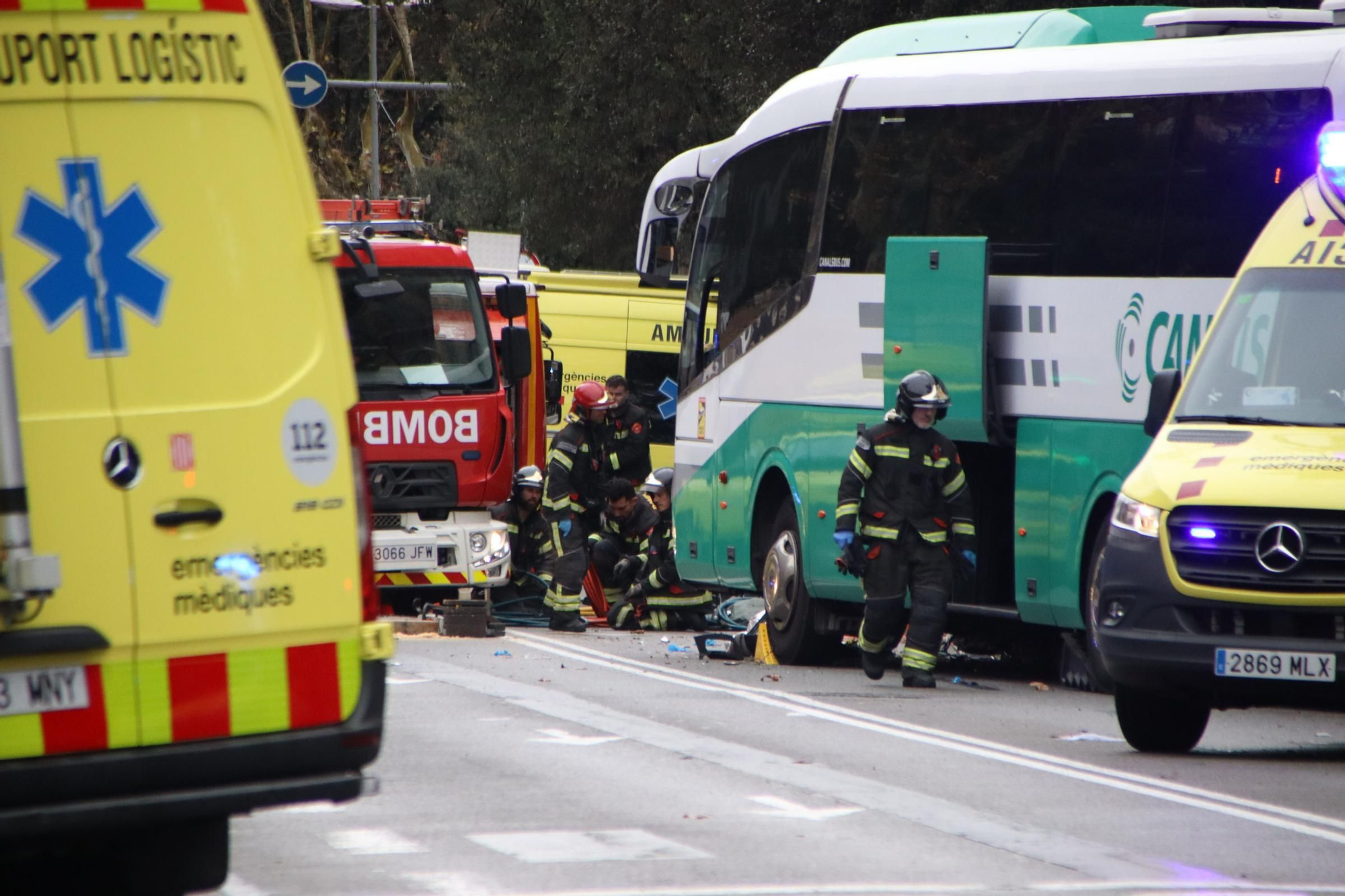 Les fotos del xoc entre dos autocars a Barcelona