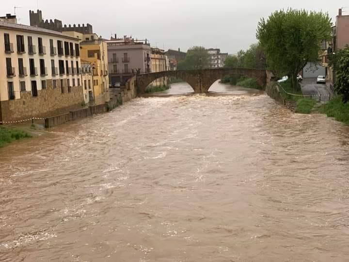 El riu Daró amb el cabal crescut per la pluja