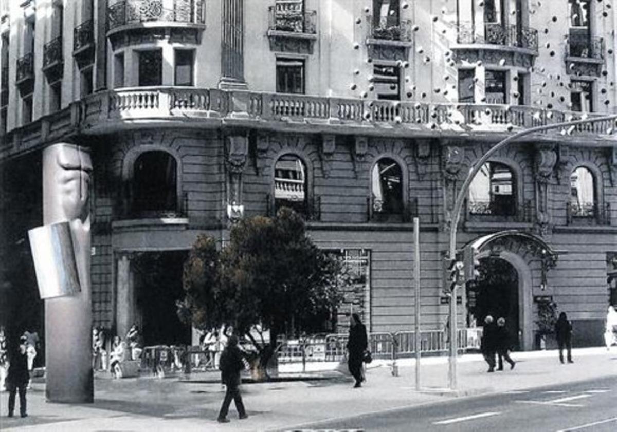 Simulació 8 Recreació a escala de com hauria quedat l’escultura del carrer Comtal.