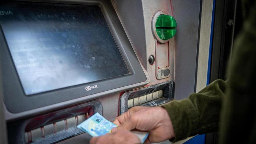 Simula haber sido víctima de tres robos: dos ordenadores y 1.000 euros en efectivo