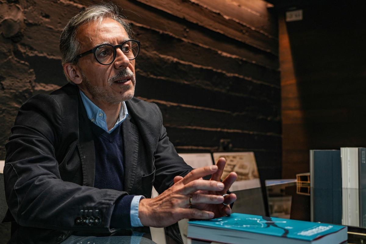 Daniel Jiménez es uno de los coautores del libro.