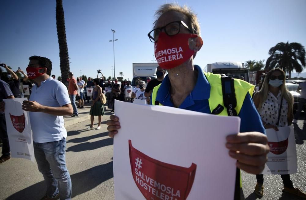 Los hoteleros toman Murcia para protestar contra las medidas del Gobierno regional