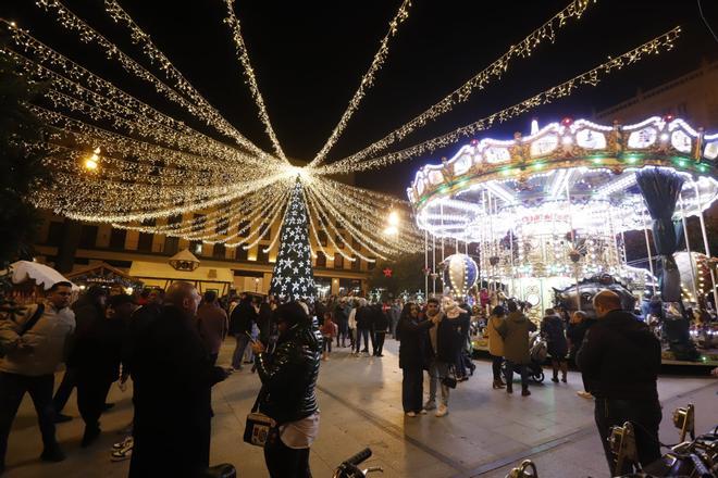 La Navidad ya ha llegado a Zaragoza con el encendido de luces