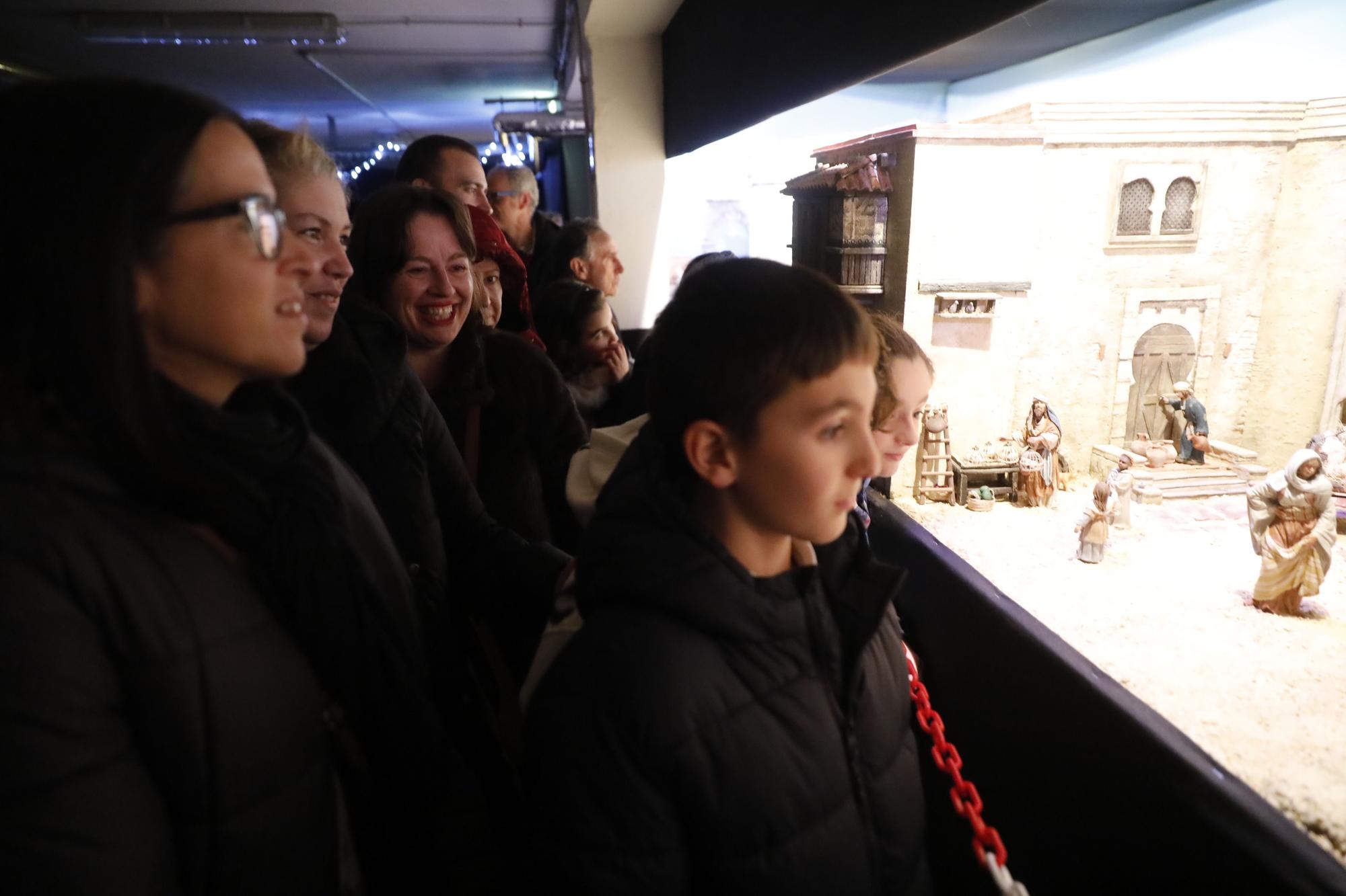 En imágenes: El colegio de la Inmaculada celebra la festividad de la Virgen e inaugura el Belén