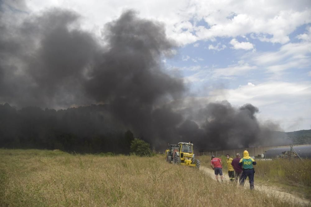 Incendi a la fàbrica Bo de debò a Sant Vicenç de Castellet