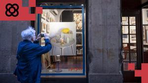 Tercera edición de la ruta por los aparadores artísticos del barrio gótico ( ruta d’Aparadors Artístics del barri Gòtic). En la foto, Marcs Petritxol, calle Petritxol, 4. Fotografía de Jordi Cotrina