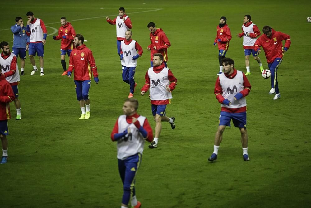 Entrenamiento de la selección española en El Molinón