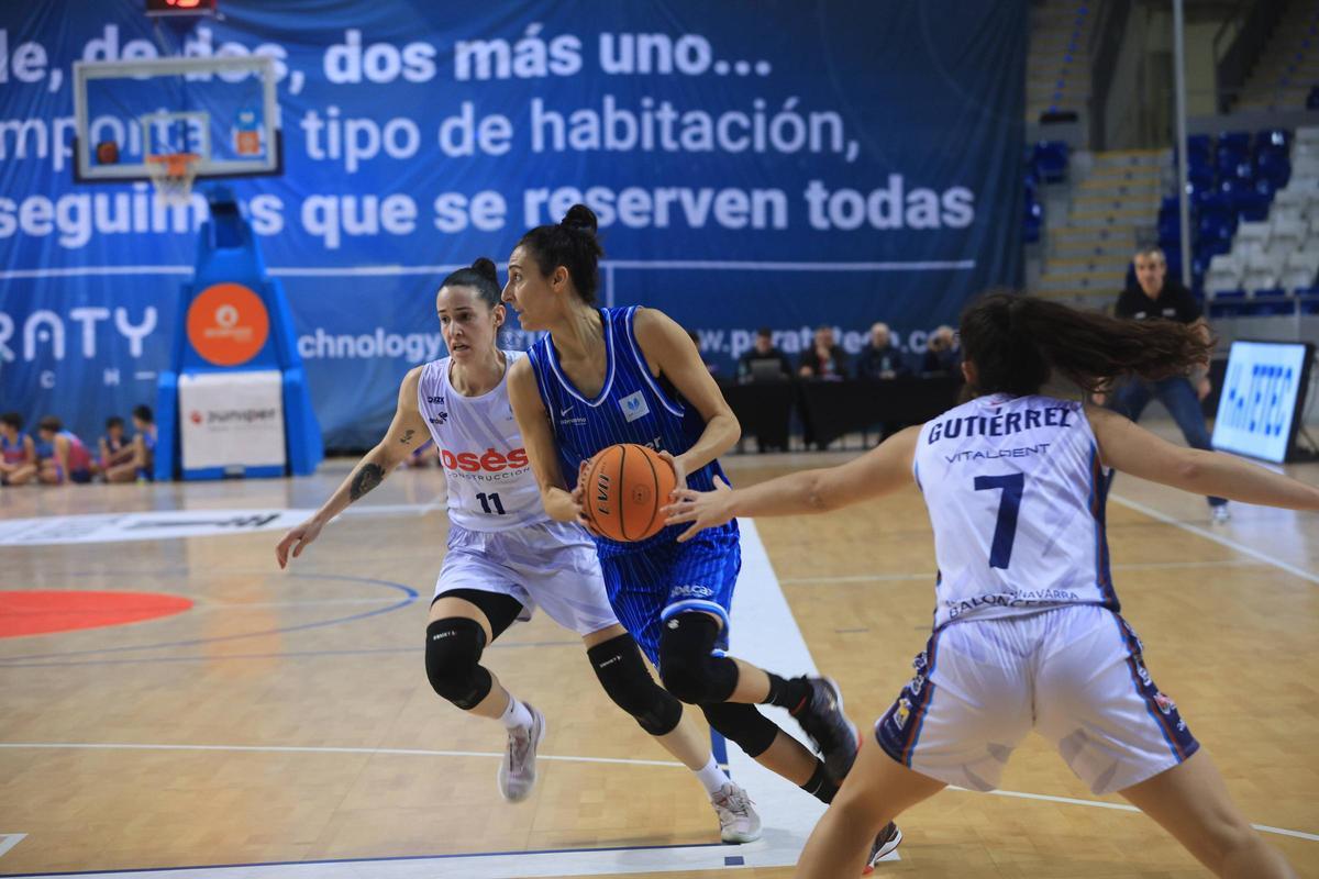 Alba Torrens (blaues Trikot) ist wieder auf Mallorca aktiv.