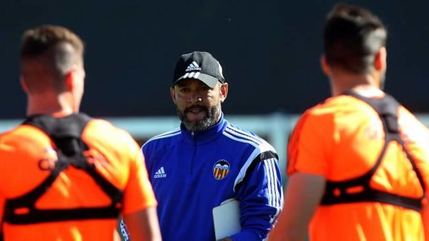 Nuno prueba a  De Paul por Piatti