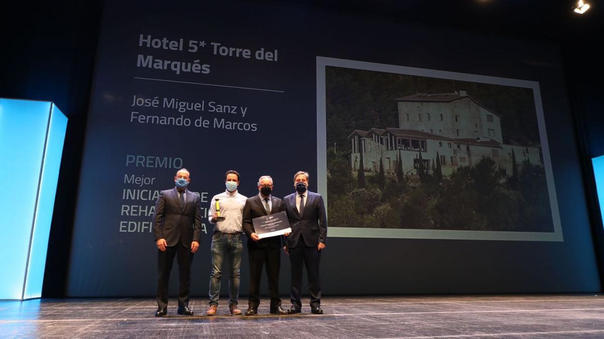 El hotel Torre del Marqués recibió también un premio por el proceso de reconversión de una antigua masía que ha supuesto su apertura.  | ÁNGEL DE CASTRO