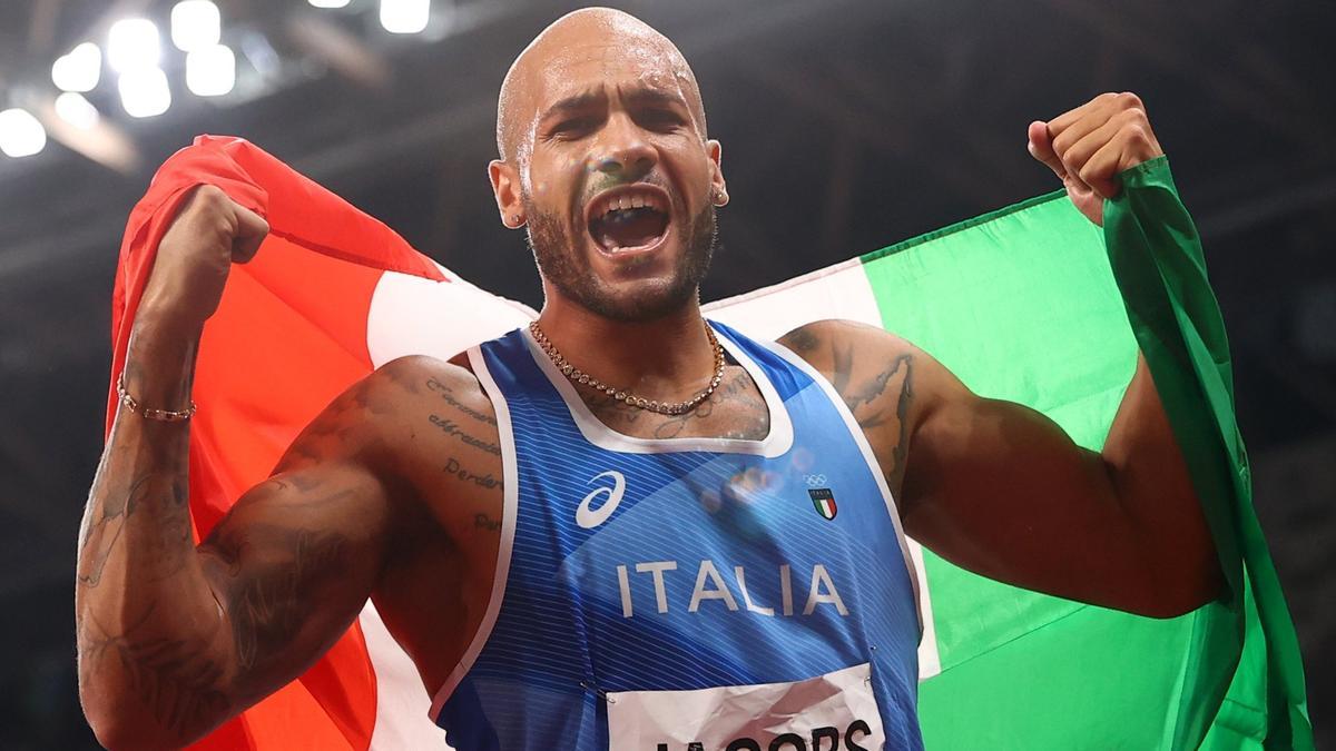 Lamont Jacobs, se ha proclamado campeón olímpico, ahora en 100 metros, con una marca de 9.80 Lamont Jacobs, se ha proclamado campeón olímpico, ahora en 100 metros, con una marca de 9.80