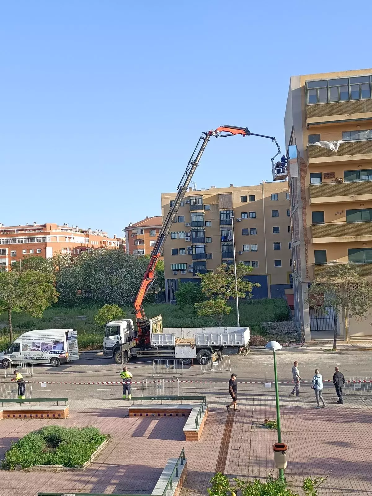 Comienza la reparación de la fachada del edificio de Nuevo Cáceres