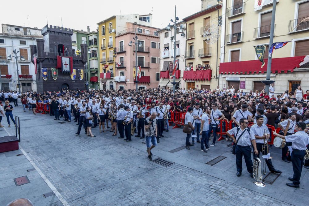 Multitudinario inicio de las Fiestas de Cocentaina.