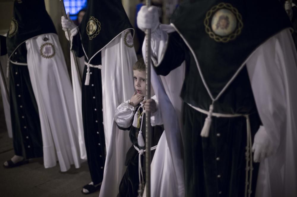 Procesión de la Real Hermandad de Jesús con la Cruz y Cristo Resucitado