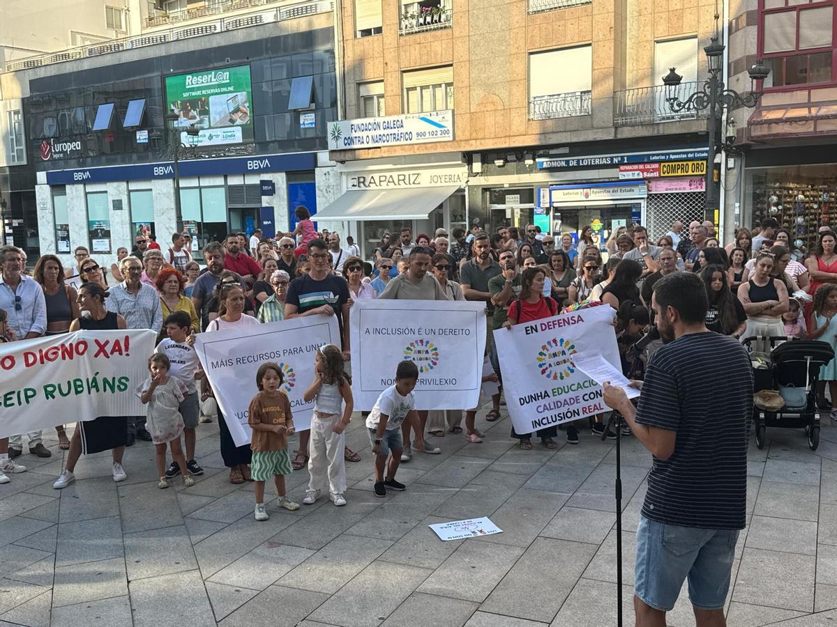 Cerca de unas 400 personas respaldaron la protesta del centro.