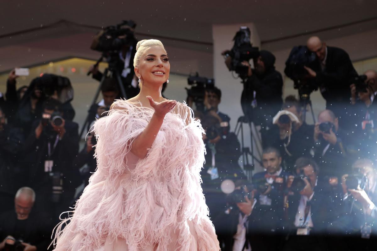 Lady Gaga a su llegada a la premiére de 'A star is born' en Venecia