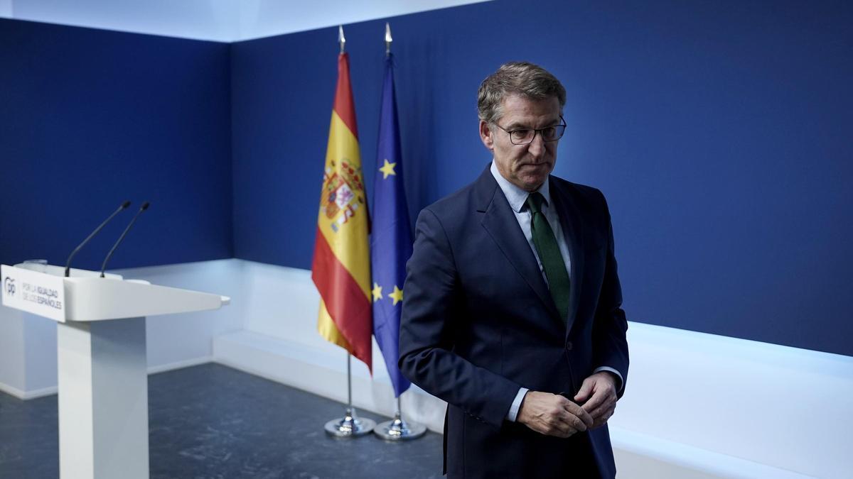 El líder del PP, Alberto Núñez Feijóo, comparece en la sede de Génova tras el pacto PSOE-Junts.