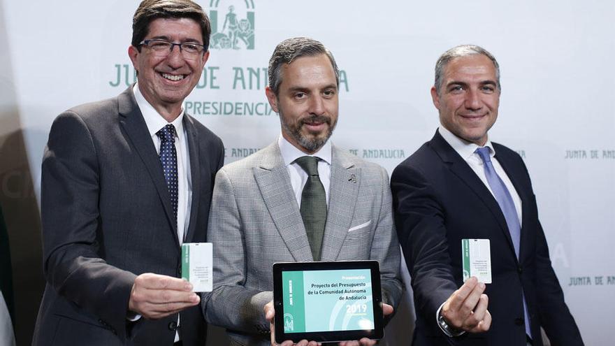 El vicepresidente Juan Marín, el consejero de Hacienda, Juan Bravo, y el portavoz, Elías Bendodo.