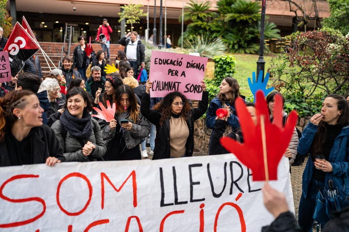 Manifestación de los trabajadores del servicio de interpretación en el ámbito educativo